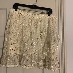 Sequin skirt with slight ruffles